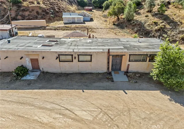 Photo 4 of Single family home for sale at 13684 Sierra, Santa Clarita, CA 91390 | MLS# SR24166557 | Listing updated on 2026-07-11