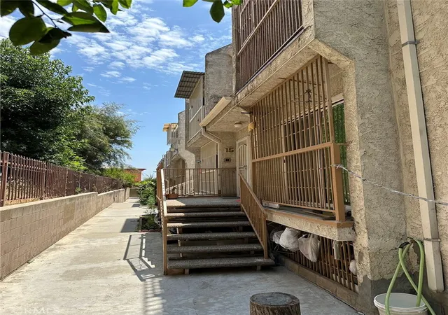 Listing Photo 5 - Condo for sale in building located at 909 New Depot St, Los Angeles, CA 90012 - Unit #15-16