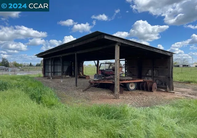 2nd image of 8999 Pettyjohn Rd, Red Bluff, CA 96080 | MLS# 41070343