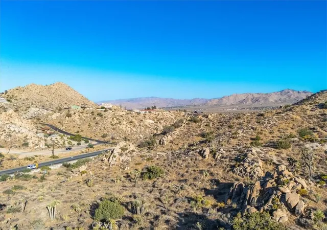 3rd image of 596 Buena Suerte Rd, Yucca Valley, CA 92284 | MLS# JT24179598