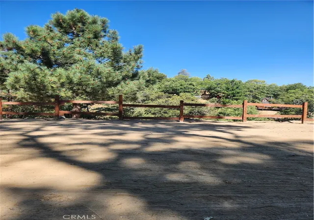 1st image of 1563 Rock Ridge Dr, Lake Arrowhead, CA 92352 | MLS# IG24182925