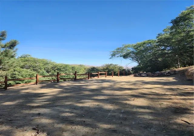 2nd image of 1563 Rock Ridge Dr, Lake Arrowhead, CA 92352 | MLS# IG24182925