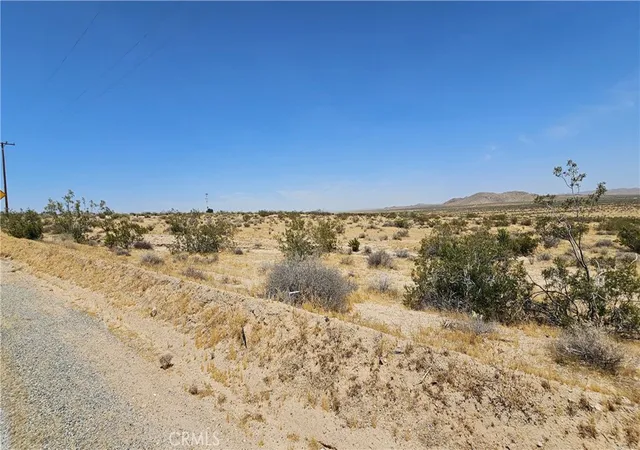 3rd image of 1 Buckhorn Trail, Helendale, CA 92342 | MLS# HD24186196