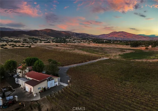 3rd image of 10262 Sierra Hwy, Santa Clarita, CA 91390 | MLS# SR24186564