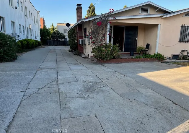 2nd image of 4920 4922 W Fountain Ave, Los Angeles, CA 90029 | MLS# GD24201571