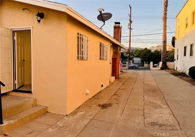 Photo 3 of House for sale at 4920 W 4922 Fountain Ave, Los Angeles, CA 90029 | MLS# GD24201571 | Listing updated on 2026-06-12