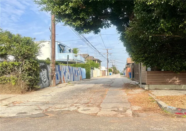 16th image of 611 Sunset Ave, Venice, CA 90291 | MLS# IV24204604