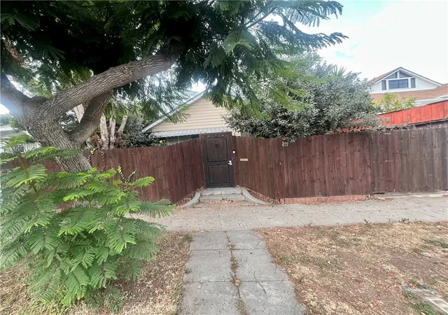 2nd image of 611 Sunset Ave, Venice, CA 90291 | MLS# IV24204604