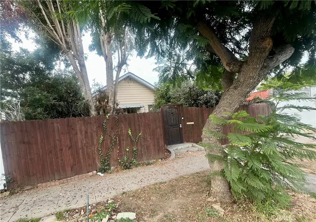 3rd image of 611 Sunset Ave, Venice, CA 90291 | MLS# IV24204604