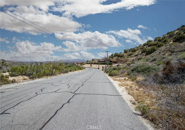 5th image of 54129 Pinon Dr, Yucca Valley, CA 92284 | MLS# JT24207293