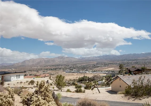 Homes for sale in Yucca Valley, CA | 999 Mandarin Rd, Yucca Valley, CA 92284 | MLS# JT24207302
