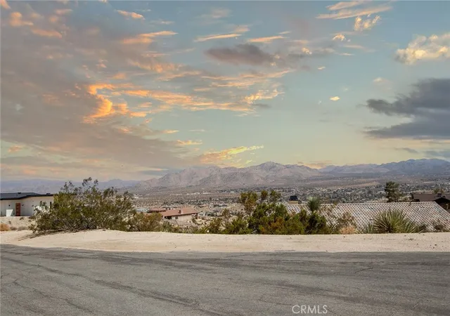 Homes for sale in Yucca Valley, CA | 999 Mandarin Rd, Yucca Valley, CA 92284 | MLS# JT24207302