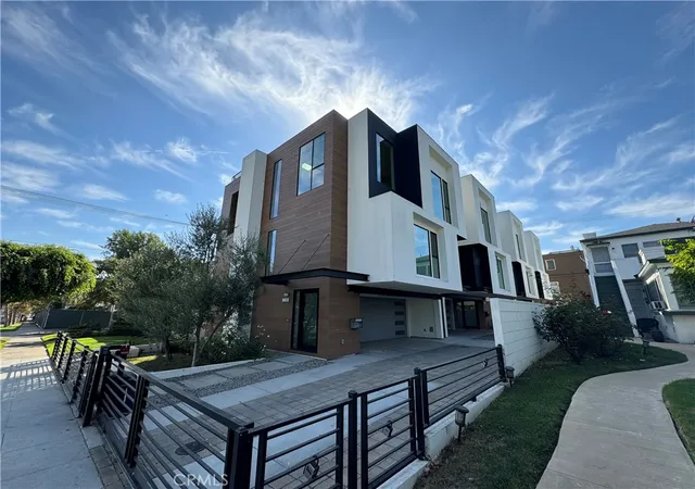 1st image of 809 N Detroit St, Los Angeles, CA 90046 | MLS# BB24210718