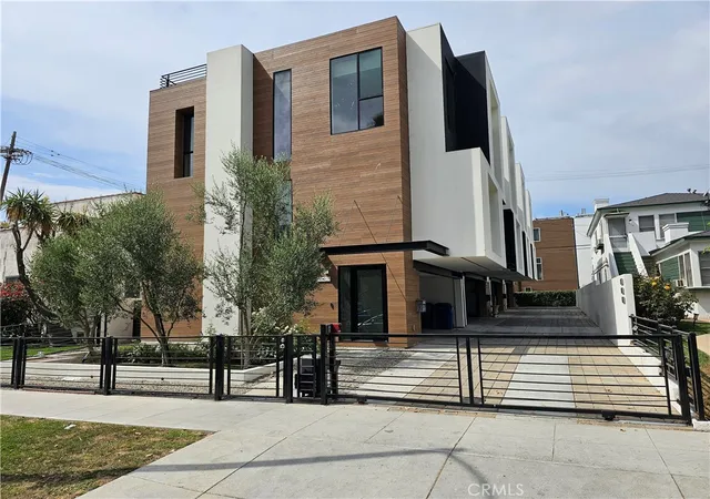2nd image of 809 N Detroit St, Los Angeles, CA 90046 | MLS# BB24210718