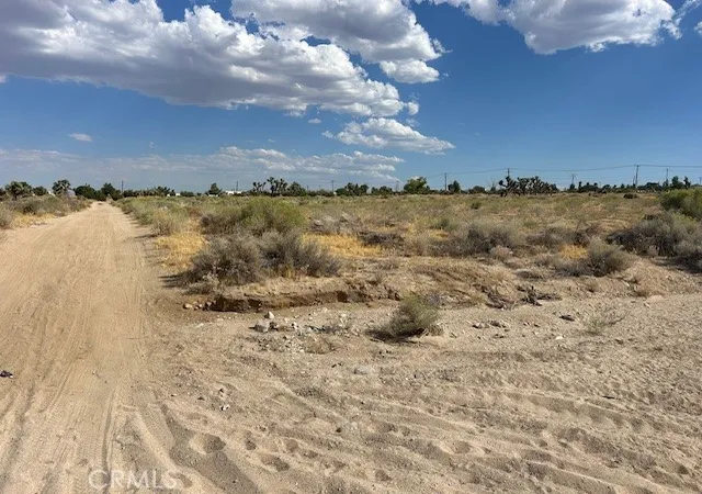 3rd image of 9757 Lebec Rd, Phelan, CA 92371 | MLS# PW24210727