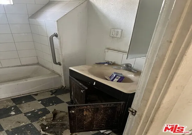 5th image of 1733 S Longwood Ave, Los Angeles, CA 90019 | MLS# 24458347