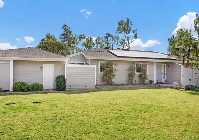 Photo 3 of Single family home for sale at 1025 Brewley Ln, Vista, CA 92081 | MLS# NDP2409633 | Listing updated on 2025-01-14
