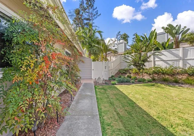 Photo 3 of Single family home for sale at 1025 Brewley Ln, Vista, CA 92081 | MLS# NDP2409633 | Listing updated on 2025-01-14