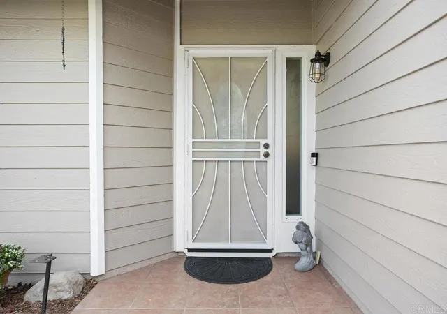 Photo 4 of Single family home for sale at 1025 Brewley Ln, Vista, CA 92081 | MLS# NDP2409633 | Listing updated on 2025-01-14
