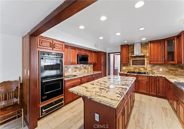 Photo 3 of Single family home for sale at 35640 Dormer Rd, Agua Dulce, CA 91390 | MLS# SR24225417 | Listing updated on 2026-10-06