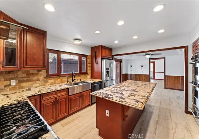 Photo 4 of Single family home for sale at 35640 Dormer Rd, Agua Dulce, CA 91390 | MLS# SR24225417 | Listing updated on 2026-10-06