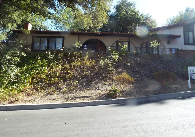 1st image of 4444 Rochelle Pl, Encino, CA 91316 | MLS# SR24208832