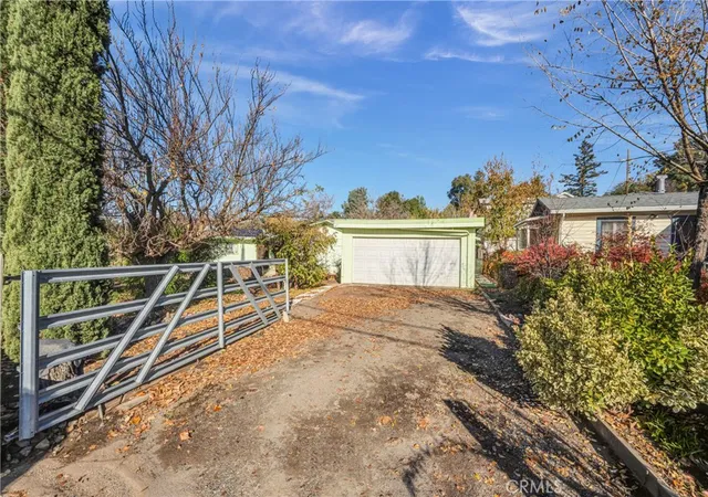 4th image of 14002 Lakeshore Dr, Clearlake, CA 95422 | MLS# LC24226902