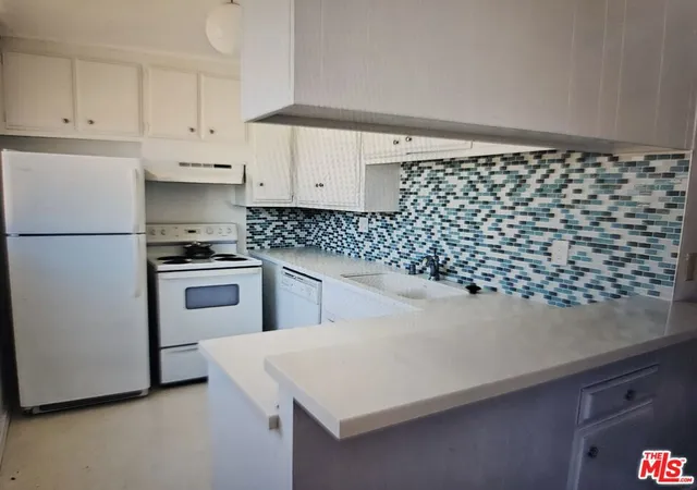 Photo 4 of Multi family home for sale at 252 S Reeves Dr, Beverly Hills, CA 90212 | MLS# 24463521 | Listing updated on 2025-01-20