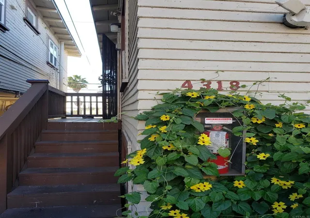 Listing Photo 2 - Condo for sale in building located at 4314 18 Cleveland Ave, San Diego, CA 92103 - Unit #