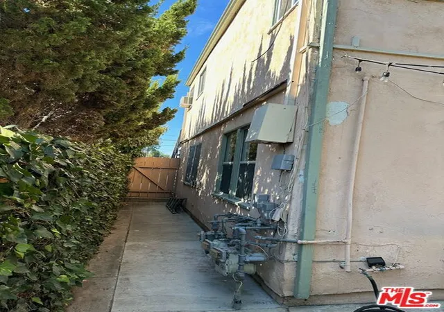 11th image of 1816 Hillhurst Ave, Los Angeles, CA 90027 | MLS# 24466949