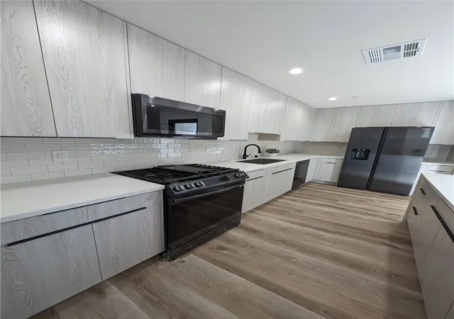 2nd image of 2026 Federal Ave, Los Angeles, CA 90025 | MLS# AR24240944