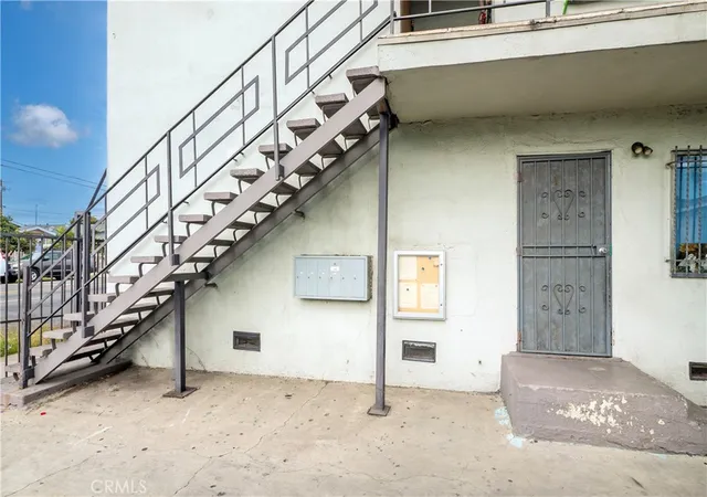 Listing Photo 4 - Condo for sale in building located at 5110 Compton Ave, Los Angeles, CA 90011