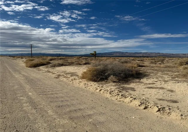 1st image of 85 Th Street W, Rosamond, CA 93560 | MLS# SR24245132