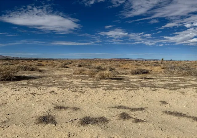 2nd image of 85 Th Street W, Rosamond, CA 93560 | MLS# SR24245132