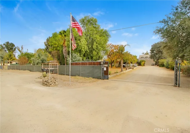 Listing Photo 4 - Condo for sale in building located at 30640 Old Windmill Rd, Menifee, CA 92584