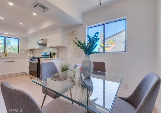 Photo 3 of Condo for sale at 17230 Chatsworth St #1, Granada Hills, CA 91344 | MLS# SR24248846 | Listing updated on 2025-01-14