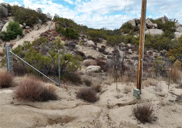 4th image of 10 Sycamore Springs Rd, Aguanga, CA 92536 | MLS# SW24252446