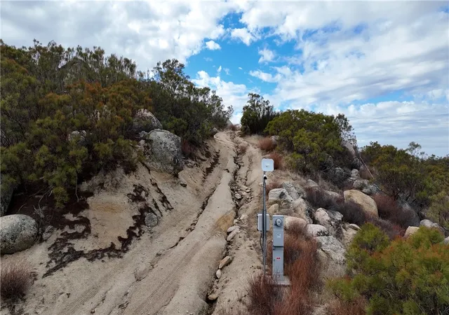 5th image of 10 Sycamore Springs Rd, Aguanga, CA 92536 | MLS# SW24252446