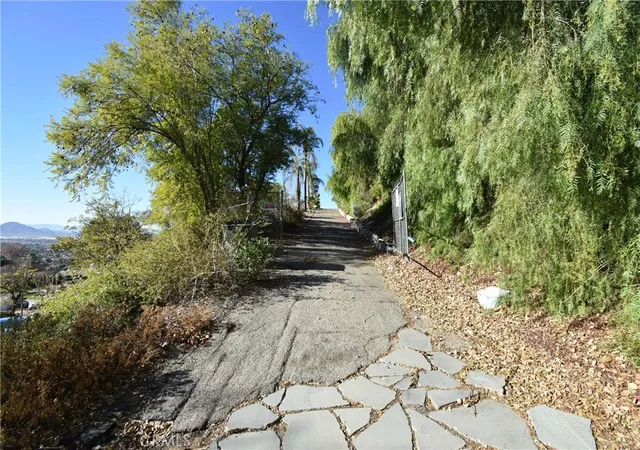 Photo 3 of Sale Pending at 3618 Hemlock Dr, San Bernardino, CA 92404 | MLS# IV24250987 | Listing updated on 2025-11-12