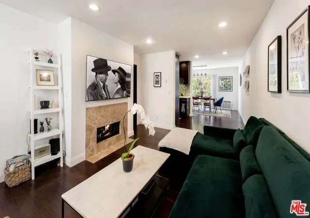 Photo 1 of Condo for sale at 933 17th Street #9, Santa Monica, CA 90403 | MLS# 25476155 | Listing updated on 2025-02-26