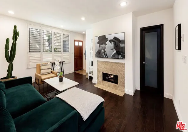 Photo 2 of Condo for sale at 933 17th Street #9, Santa Monica, CA 90403 | MLS# 25476155 | Listing updated on 2025-02-26