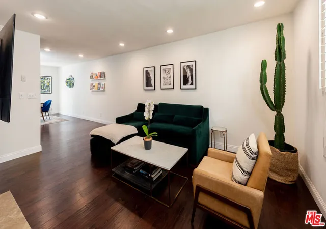 Photo 3 of Condo for sale at 933 17th Street #9, Santa Monica, CA 90403 | MLS# 25476155 | Listing updated on 2025-02-26