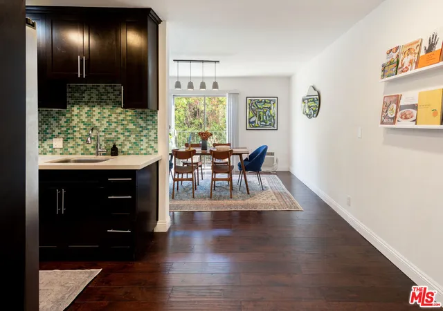 Photo 3 of Condo for sale at 933 17th Street #9, Santa Monica, CA 90403 | MLS# 25476155 | Listing updated on 2025-02-26
