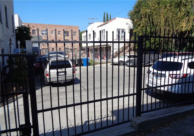 2nd image of 152 S Westmoreland Ave, Los Angeles, CA 90004 | MLS# DW25001824