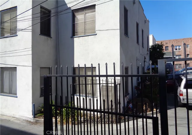 3rd image of 152 S Westmoreland Ave, Los Angeles, CA 90004 | MLS# DW25001824