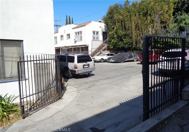 4th image of 152 S Westmoreland Ave, Los Angeles, CA 90004 | MLS# DW25001824