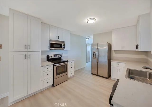 3rd image of 19665 Grey Mountain Rd, Adelanto, CA 92301 | MLS# IV25001933