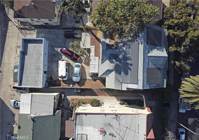 14th image of 216 S Lake St, Los Angeles, CA 90057 | MLS# PW25006013