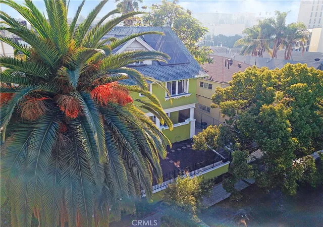 4th image of 216 S Lake St, Los Angeles, CA 90057 | MLS# PW25006013