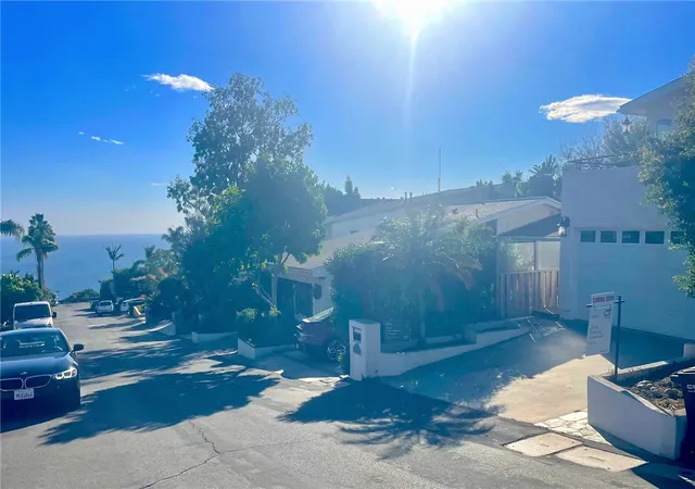 2nd image of 989 Miramar St, Laguna Beach, CA 92651 | MLS# LG25008074